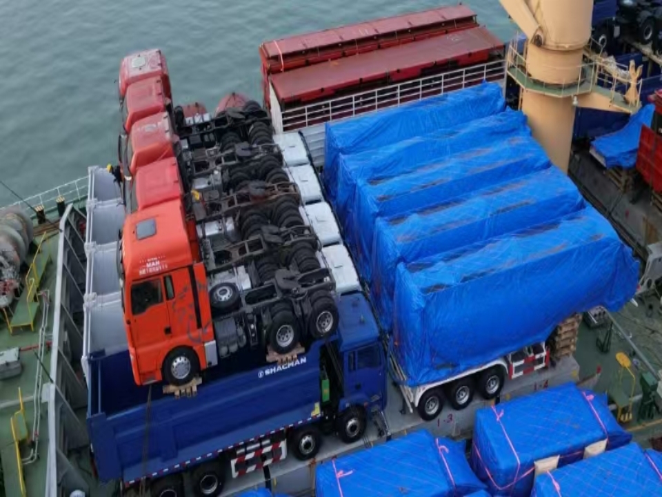 Derun three-axle tanker semi trailers loaded and shipped to Ghana
