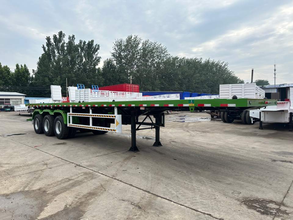 DERUN VEHICLE successfully delivered 5 flatbed semi-trailers to Ghana, which were highly praised by customers