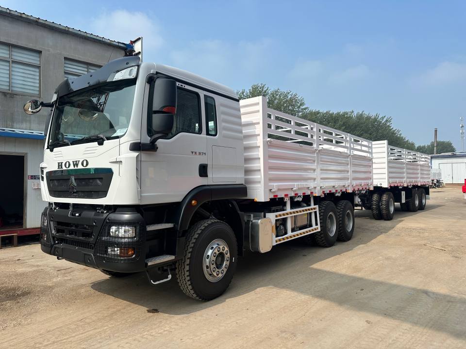 DERUN VEHICLE company delivered 5 HOWO TX trucks to Uganda