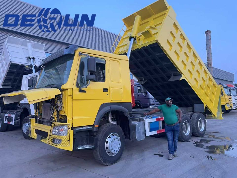 Customer of Gabon came to visit Sinotruk Factory