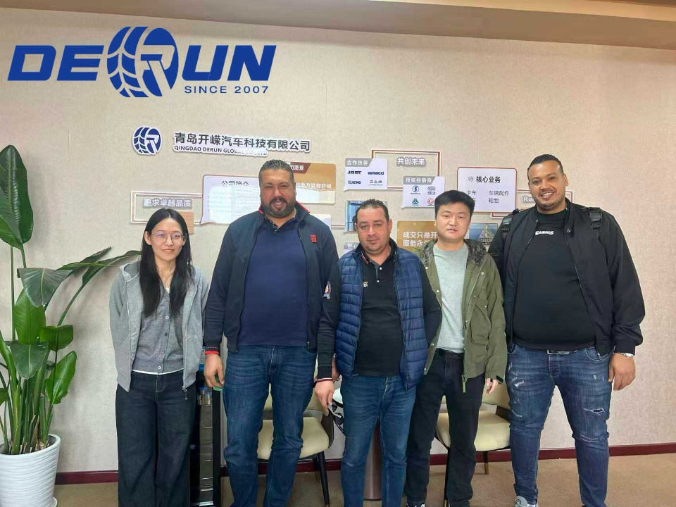Algeria Customer Visited Shandong Derun Vehicle