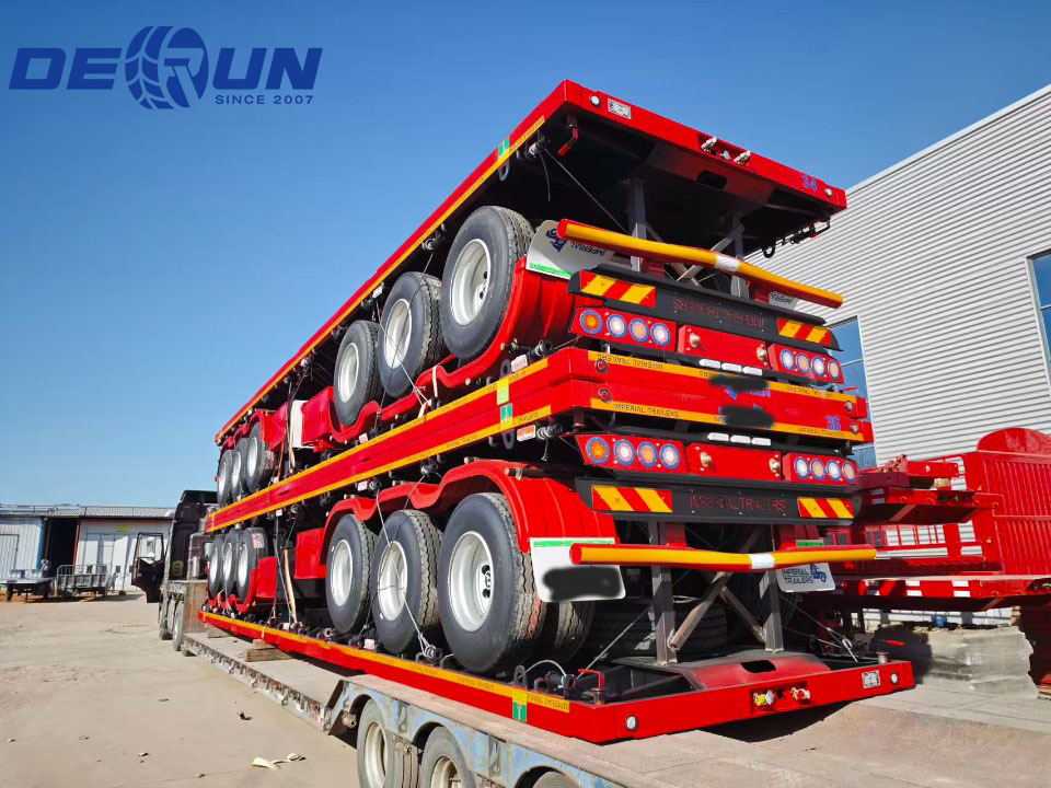 Three three-axles low-flatbed trucks are about to be shipped to Mauritania.