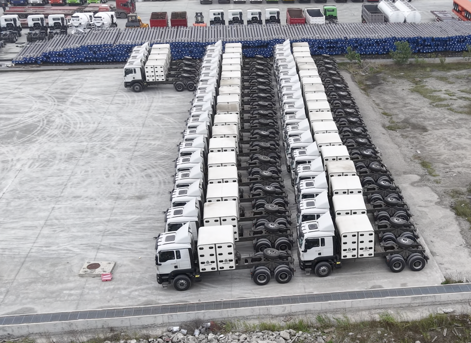 Consistent delivery service earns further recognition! 40 Sinotruk TX 6x4 CNG tractor trucks successfully shipped to Nigeria.