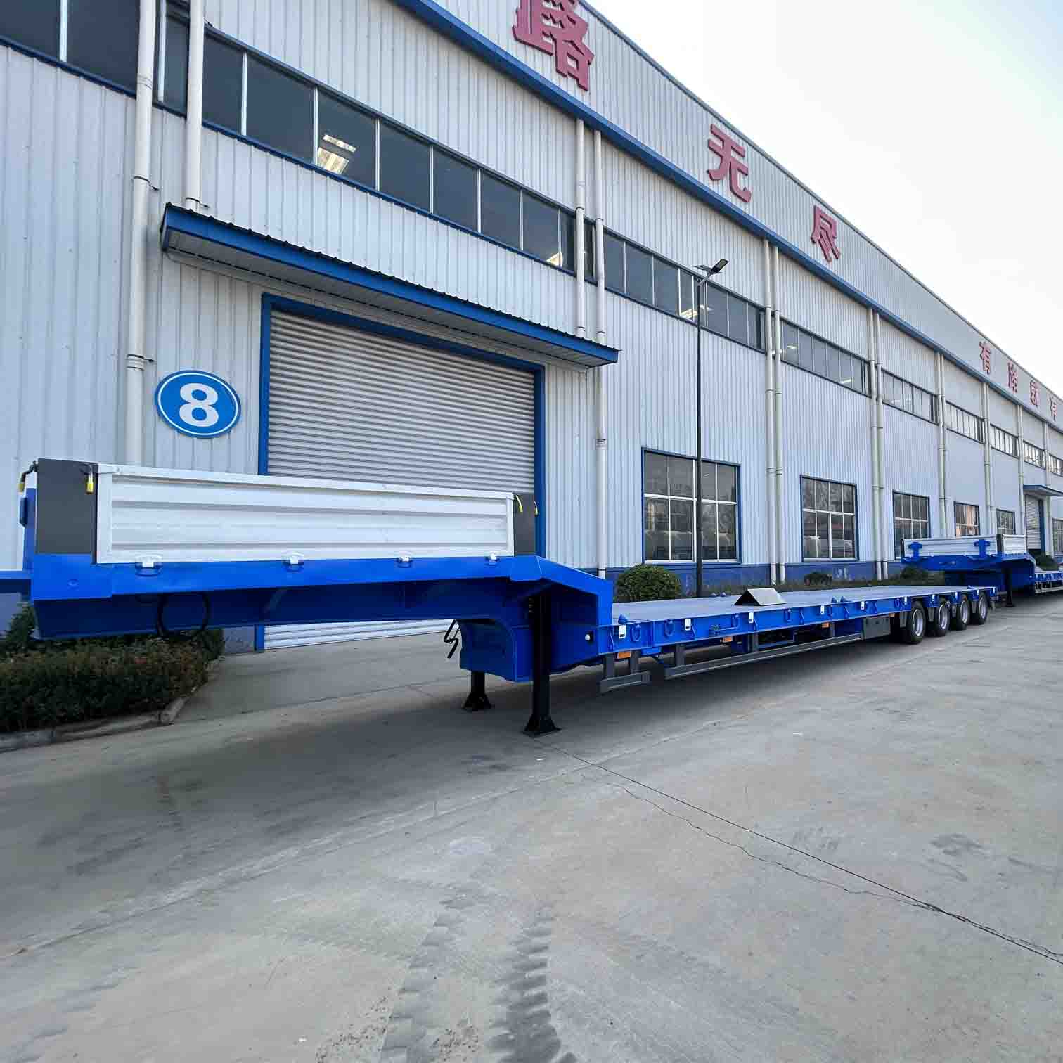 Derun four-axle low-bed semi-trailer designed for Russian